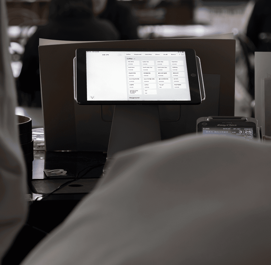 태블릿 POS에서 중요 정보 잠금 기능이 활성화된 화면