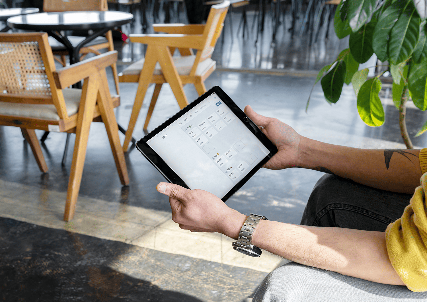 Hitit 소개 화면 - 1번째 이미지, tablet 버전